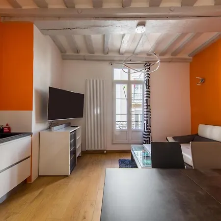 Hyper Centre - Rue St Laud, 2min Ralliement Apartamento