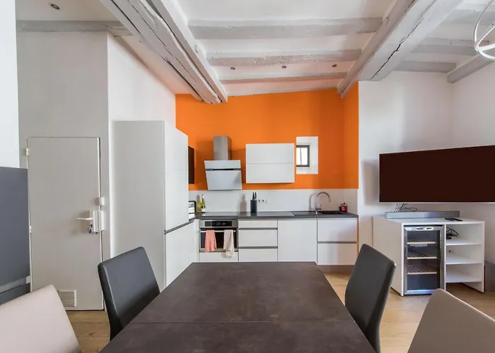 Hyper Centre - Rue St Laud, 2min Ralliement