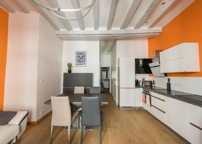 Daire Hyper Centre - Rue St Laud, 2min Ralliement *